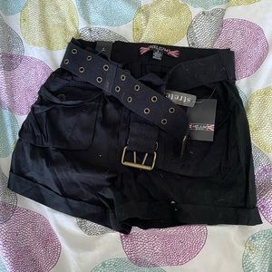 Ladies shorts with belt size S
